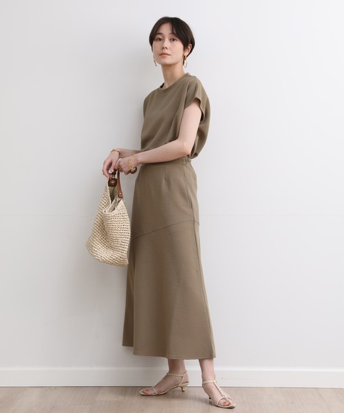 INED CLARO（イネドクラロ）の「【ZOZO限定】ラクに最旬コーデが完成！リップルセットアップ《2点セット》《ウオッシャブル》（アンサンブル・レディース・ブラック/アイボリー/カーキ・フリー）」の16枚目の写真