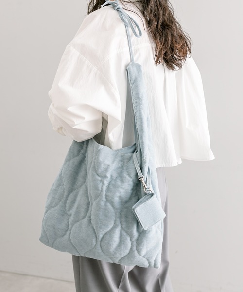 loti（ロティ）の「loti コインケース付きデニムキルトトート（トートバッグ・レディース・ネイビー/ブルー・ONE SIZE）」の2枚目の写真