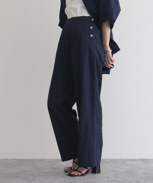 fredy emue（フレディエミュ）の「【fredy emue】レースパンツ（その他パンツ・レディース・オフホワイト/ネイビー・38）」の2枚目の写真