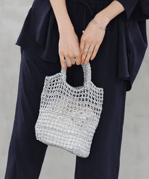 LEPSIM(レプシィム)の「シャイニーカラーニットバッグ 176626(ハンドバッグ・レディース・ゴールド/ブラック/シルバー・ONE SIZE)」の6枚目の写真