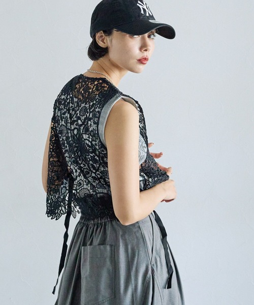 PAGEBOY（ページボーイ）の「レースショートベスト（ベスト・レディース・オフホワイト/ブラック/ライトブルー・FREE）」の21枚目の写真