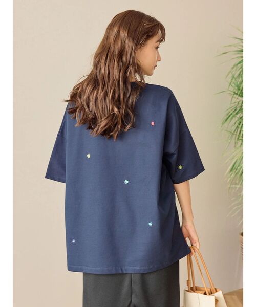 AMERICAN HOLIC(アメリカンホリック)の「Flower刺繍ミニ裏毛プルオーバー(Tシャツ/カットソー・レディース・ネイビー/アイボリー・M/L)」の8枚目の写真