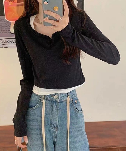 NinaetLina（ニナエリナ）の「ショート丈キーネックTシャツ（Tシャツ/カットソー・レディース・ベージュ/モカ/グレー/ブラック/ホワイト・FREE）」の2枚目の写真