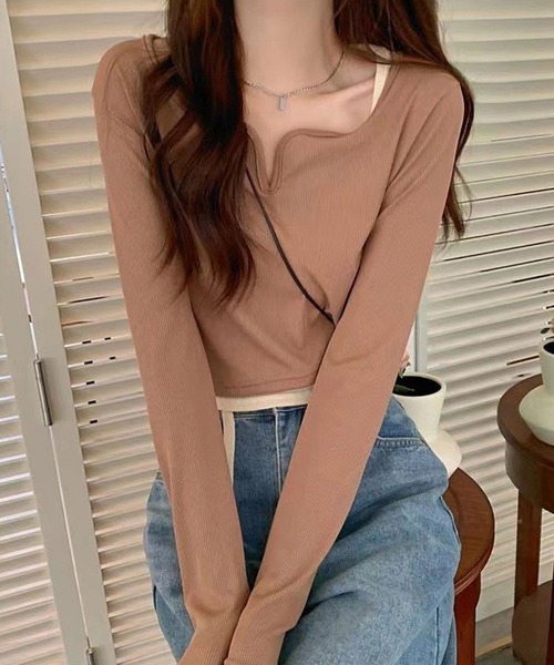NinaetLina（ニナエリナ）の「ショート丈キーネックTシャツ（Tシャツ/カットソー・レディース・ベージュ/モカ/グレー/ブラック/ホワイト・FREE）」の4枚目の写真