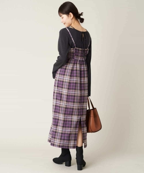 a.v.v(アーヴェヴェ)の「先染めチェックキャミワンピース(ワンピース・レディース・パープル/ブラック・38/40/42/36/34)」の2枚目の写真