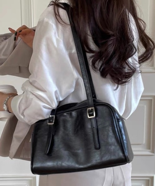 Sibra（シブラ）の「ボックスショルダーバッグ（ショルダーバッグ・レディース・ブラック/シルバー・M）」の3枚目の写真