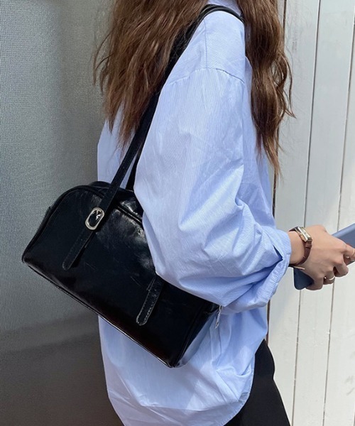 Sibra（シブラ）の「ボックスショルダーバッグ（ショルダーバッグ・レディース・ブラック/シルバー・M）」の5枚目の写真