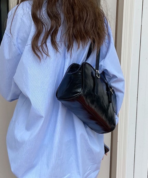 Sibra（シブラ）の「ボックスショルダーバッグ（ショルダーバッグ・レディース・ブラック/シルバー・M）」の7枚目の写真