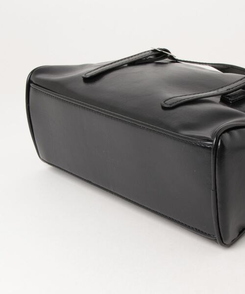 Sibra（シブラ）の「ボックスショルダーバッグ（ショルダーバッグ・レディース・ブラック/シルバー・M）」の12枚目の写真