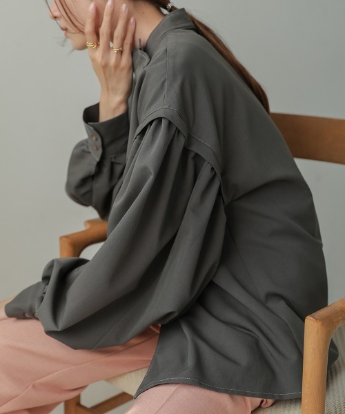 Bab（バブ）の「袖ボリュームニュアンスネックブラウス（シャツ/ブラウス・レディース・モカ/チャコールグレー・M）」の5枚目の写真