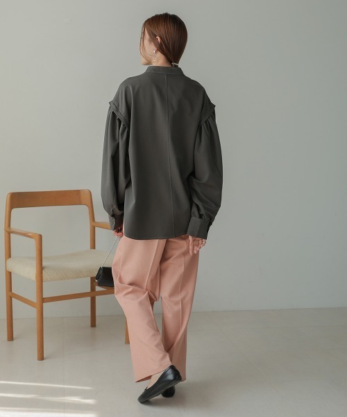 Bab（バブ）の「袖ボリュームニュアンスネックブラウス（シャツ/ブラウス・レディース・モカ/チャコールグレー・M）」の10枚目の写真