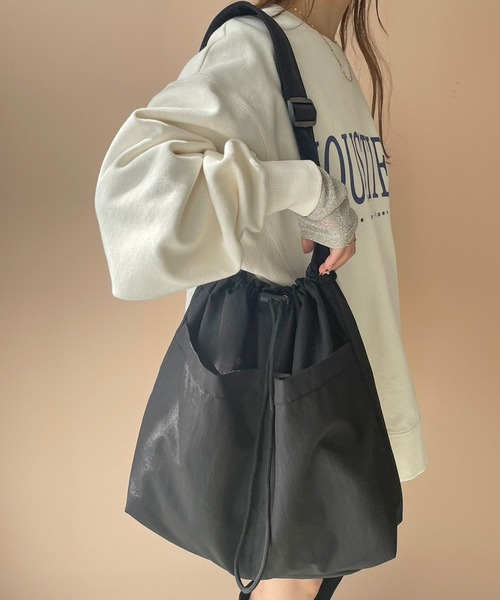 LOWRYS FARM（ローリーズファーム）の「ハッスイポケツキキンチャクショルダー　983902（ショルダーバッグ・レディース・アイボリー/ブラック・FREE）」の4枚目の写真