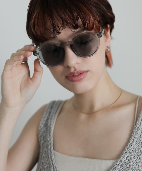 select MOCA(セレクトモカ)の「ボストンサングラス(サングラス・レディース・ライトグレー/ブラック・FREE)」の2枚目の写真