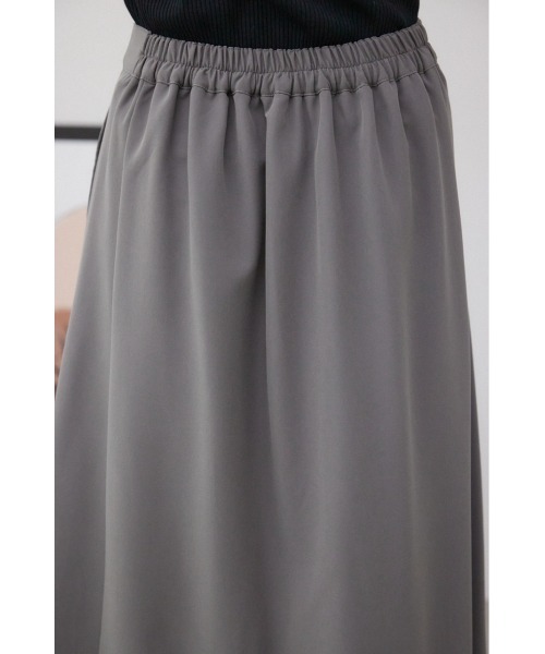 AZUL by moussy（アズールバイマウジー）の「マットサテンナロースカート（スカート・レディース・グレー/ダークベージュ・SMALL/MEDIUM）」の11枚目の写真