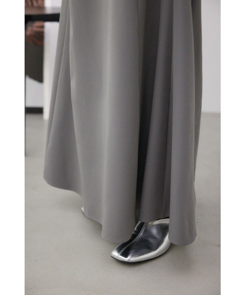 AZUL by moussy（アズールバイマウジー）の「マットサテンナロースカート（スカート・レディース・グレー/ダークベージュ・SMALL/MEDIUM）」の13枚目の写真