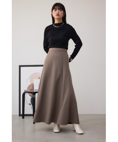 AZUL by moussy（アズールバイマウジー）の「マットサテンナロースカート（スカート・レディース・グレー/ダークベージュ・SMALL/MEDIUM）」の15枚目の写真