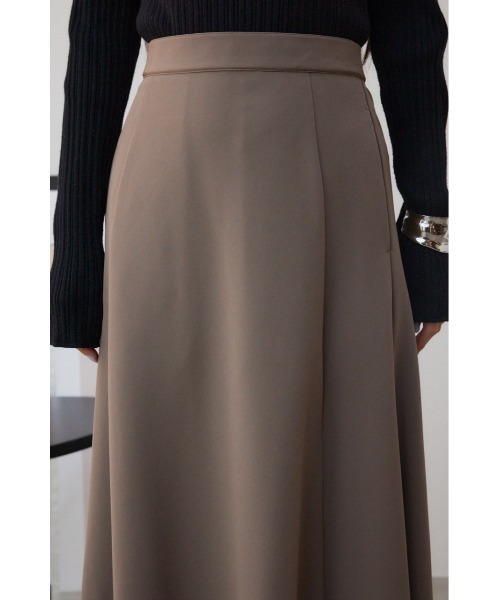 AZUL by moussy（アズールバイマウジー）の「マットサテンナロースカート（スカート・レディース・グレー/ダークベージュ・SMALL/MEDIUM）」の4枚目の写真