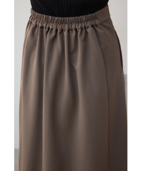 AZUL by moussy（アズールバイマウジー）の「マットサテンナロースカート（スカート・レディース・グレー/ダークベージュ・SMALL/MEDIUM）」の5枚目の写真