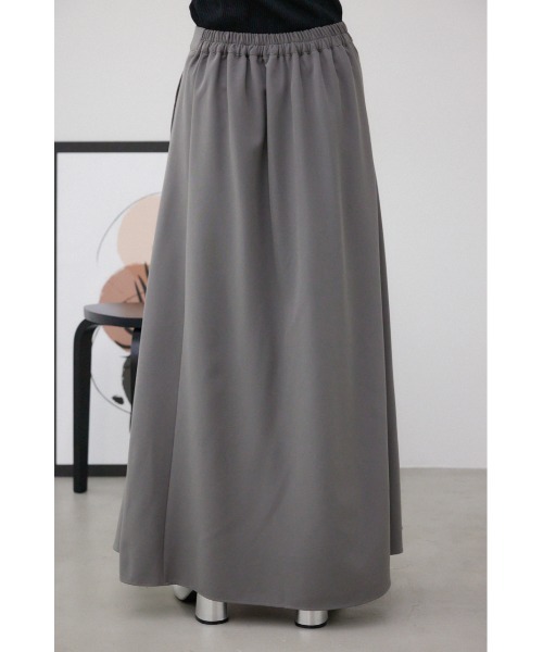 AZUL by moussy（アズールバイマウジー）の「マットサテンナロースカート（スカート・レディース・グレー/ダークベージュ・SMALL/MEDIUM）」の9枚目の写真