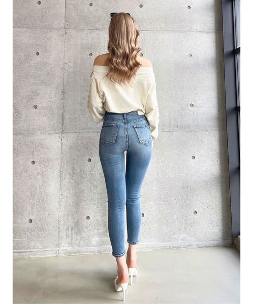 GYDA(ジェイダ)の「アームレースアップスウェットトップス(スウェット・レディース・アイボリー/ラベンダー・FREE)」の4枚目の写真