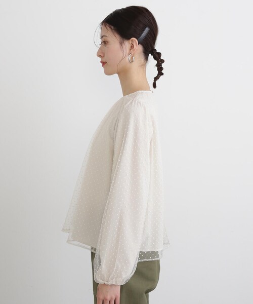 N.(N. Natural Beauty Basic)(エヌエヌナチュラルビューティーベーシック)の「◆ドットチュールブラウス(シャツ/ブラウス・レディース・クリーム/ブラック・MEDIUM)」の4枚目の写真