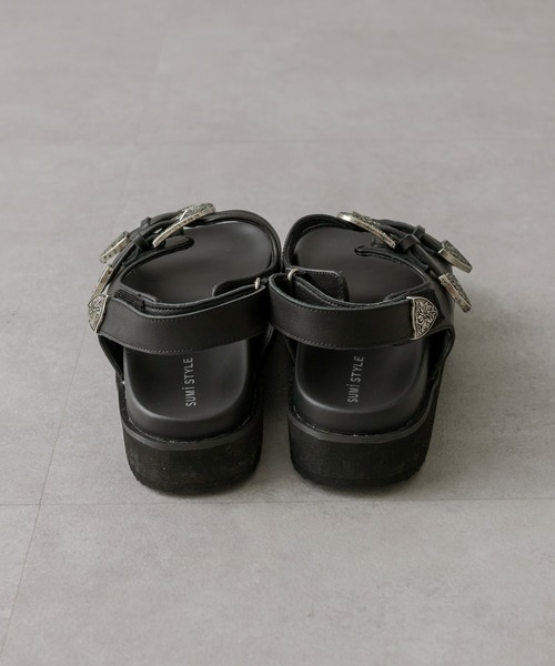 ear PAPILLONNER(イアパピヨネ)の「厚底メタルバックルツーベルトサンダル【SUM1 STYLE(スミスタイル)】(サンダル・レディース・ブラック・S/M/L)」の4枚目の写真