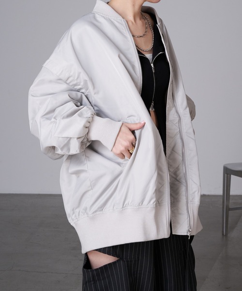 RAY CASSIN（レイカズン）の「ミドル丈MA-1（MA-1・レディース・グレー/アイボリー/ブラック・FREE）」の3枚目の写真