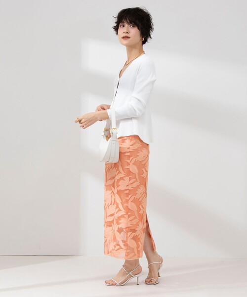 NOLLEY’S Sophi（ノーリーズソフィ）の「《手洗い可能》リブフレアVネックカーディガン（カーディガン/ボレロ・レディース・ホワイト/ベージュ/ネイビー/サックスブルー・38）」の17枚目の写真