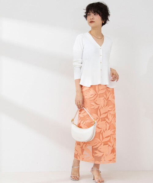 NOLLEY’S Sophi（ノーリーズソフィ）の「《手洗い可能》リブフレアVネックカーディガン（カーディガン/ボレロ・レディース・ホワイト/ベージュ/ネイビー/サックスブルー・38）」の19枚目の写真