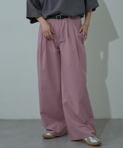 COLONY 2139（コロニートゥーワンスリーナイン）の「ライトツイルワイドストレートパンツ（チノパンツ・レディース・ピンク/ブラック/サックスブルー・SMALL/MEDIUM）」の3枚目の写真