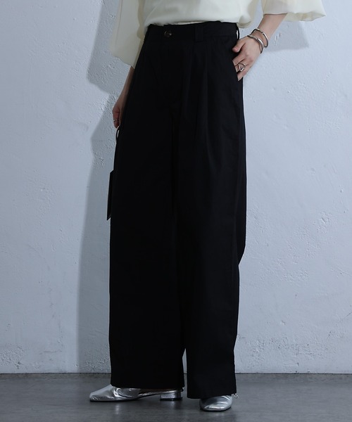 COLONY 2139（コロニートゥーワンスリーナイン）の「ライトツイルワイドストレートパンツ（チノパンツ・レディース・ピンク/ブラック/サックスブルー・SMALL/MEDIUM）」の5枚目の写真