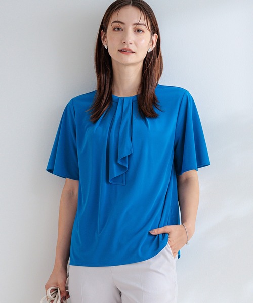 A/C DESIGN BY ALPHA CUBIC(エーシーデザインバイアルファキュービック)の「【接触冷感】ボウタイ風ブラウス(Tシャツ/カットソー・レディース・オフホワイト/ブルー/ブラック・M/L)」の1枚目の写真