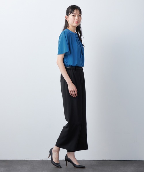 A/C DESIGN BY ALPHA CUBIC(エーシーデザインバイアルファキュービック)の「【接触冷感】ボウタイ風ブラウス(Tシャツ/カットソー・レディース・オフホワイト/ブルー/ブラック・M/L)」の6枚目の写真