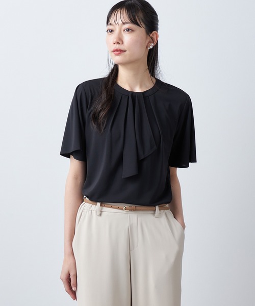 A/C DESIGN BY ALPHA CUBIC(エーシーデザインバイアルファキュービック)の「【接触冷感】ボウタイ風ブラウス(Tシャツ/カットソー・レディース・オフホワイト/ブルー/ブラック・M/L)」の12枚目の写真