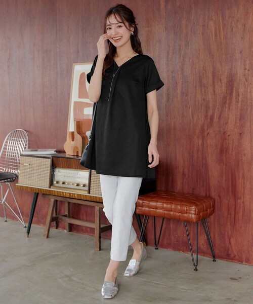 Tiaclasse(ティアクラッセ)の「【UVカット・吸水速乾】 “きれい見え” バックフレアチュニック(Tシャツ/カットソー・レディース・ネイビー/グレイッシュベージュ/ブラック・XL/XXL)」の6枚目の写真