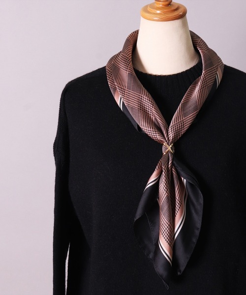 BAYBLO（ベイブロ）の「(BL)【ユニセックス】【リング付き】アソート柄 プリント スカーフ（バンダナ/スカーフ・メンズ・レッド系4/ブラック系4/ホワイト系3/グリーン系2/ブラック系3/ネイビー系4/ブラウン系1/ホワイト系1/イエロー系2/オレンジ系2/ベージュ系4・ONE SIZE）」の5枚目の写真