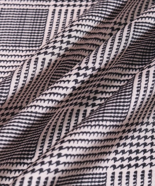 BAYBLO（ベイブロ）の「(BL)【ユニセックス】【リング付き】アソート柄 プリント スカーフ（バンダナ/スカーフ・メンズ・レッド系4/ブラック系4/ホワイト系3/グリーン系2/ブラック系3/ネイビー系4/ブラウン系1/ホワイト系1/イエロー系2/オレンジ系2/ベージュ系4・ONE SIZE）」の16枚目の写真