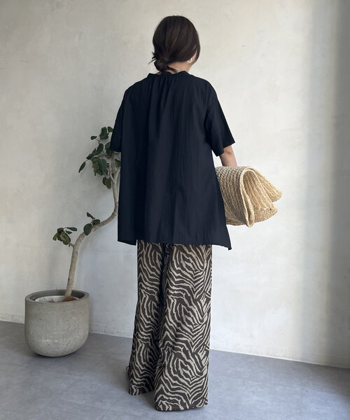 DouDou(ドゥドゥ)の「【WEB限定】イレギュラーヘムブラウス(シャツ/ブラウス・レディース・ブラック/オフホワイト/レッド・FREE)」の17枚目の写真