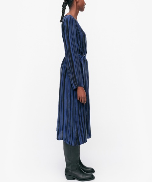 marimekko（マリメッコ）の「Siluetti / cupro dress（ワンピース・レディース・ネイビー・36/40/38）」の3枚目の写真