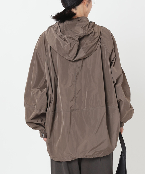 AP STUDIO（エーピーストゥディオ）の「メモリーコクーンパーカー（ナイロンジャケット・レディース・オリーブ・FREE）」の5枚目の写真