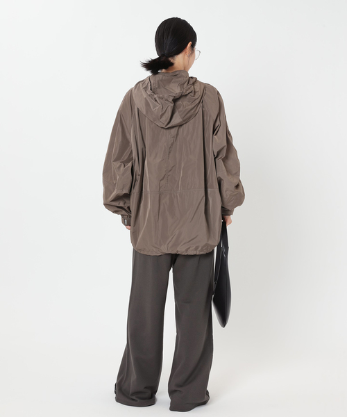 AP STUDIO（エーピーストゥディオ）の「メモリーコクーンパーカー（ナイロンジャケット・レディース・オリーブ・FREE）」の2枚目の写真