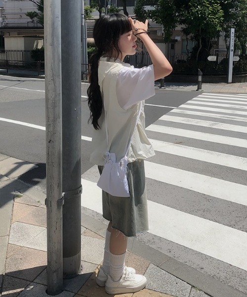 anyonemore(エニワンモア)の「裾ダメージウォッシングデニムバミューダパンツ(デニムパンツ・レディース・ライトブルー・SMALL/MEDIUM/LARGE)」の13枚目の写真