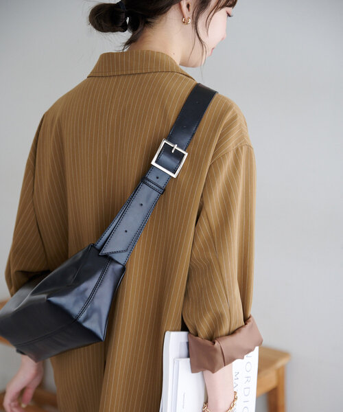 《お気に入り数3.9万突破！》マルチWAYワンハンドルショルダーバッグ