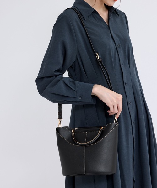 ROPE' PICNIC(ロペピクニック)の「Dメタルハンドルミドルトート&ショルダーバッグ(ショルダーバッグ・レディース・ブラック/キナリ・FREE)」の3枚目の写真