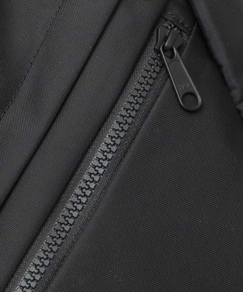 オールブラック スリング クロスボディバッグ A4収納可（ボディバッグ