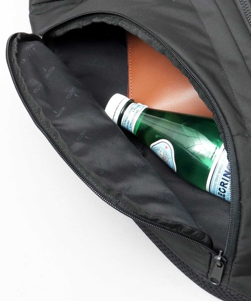 オールブラック スリング クロスボディバッグ A4収納可（ボディバッグ