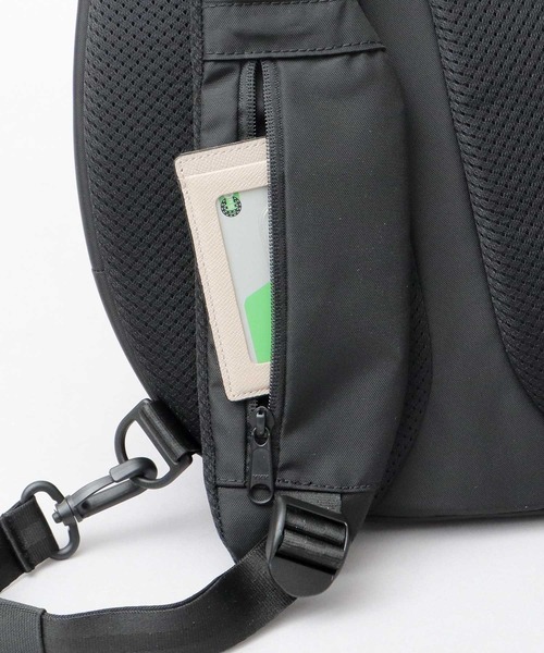 オールブラック スリング クロスボディバッグ A4収納可（ボディバッグ