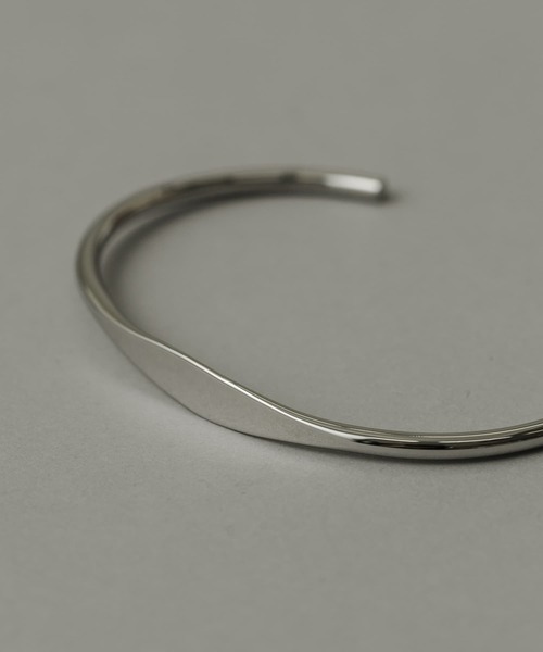 SMELLY（スメリー）の「ステンレスプレーンバングル（ブレスレット・メンズ・シルバー・-）」の2枚目の写真