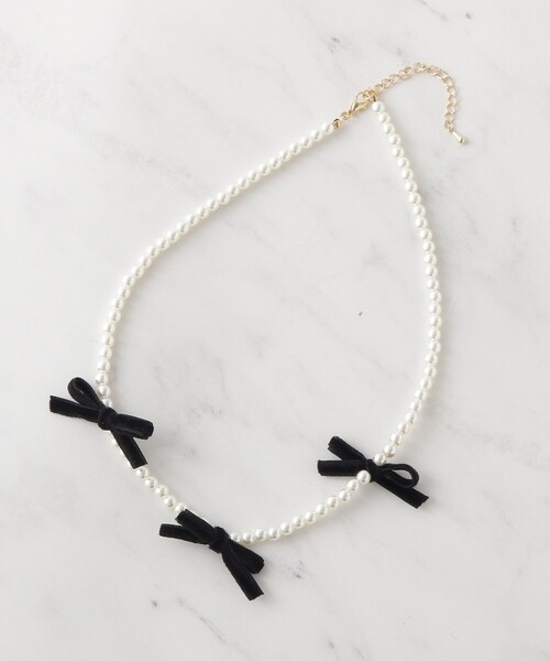 couture brooch（クチュールブローチ）の「◆ベロアリボンパール調ネックレス（ネックレス・レディース・ホワイト・00）」の5枚目の写真