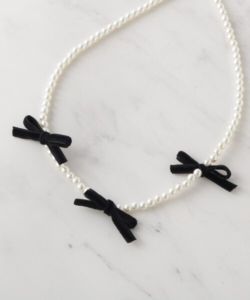 couture brooch（クチュールブローチ）の「◆ベロアリボンパール調ネックレス（ネックレス・レディース・ホワイト・00）」の2枚目の写真